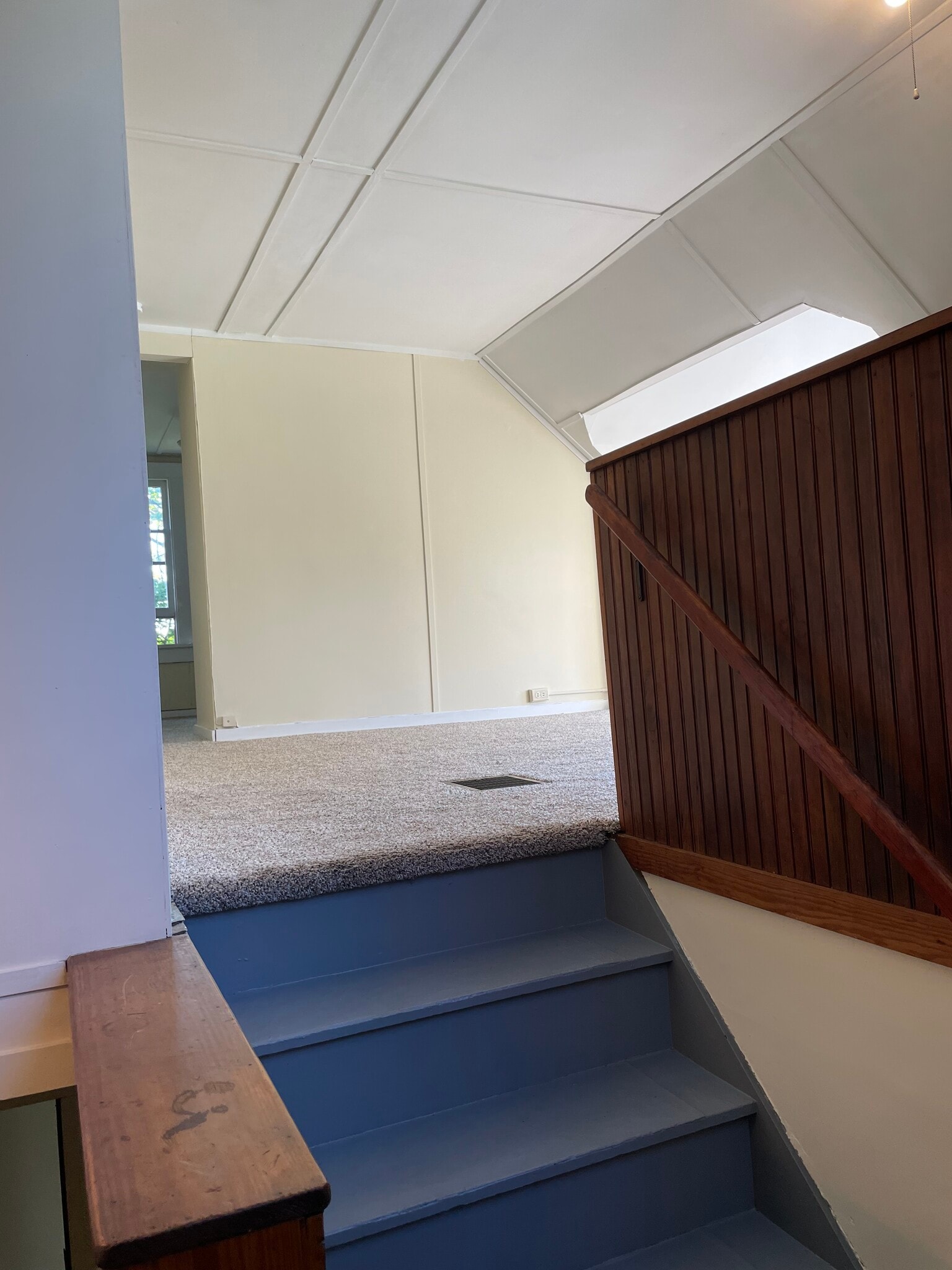 Building Photo - 206 Wales Rd NE