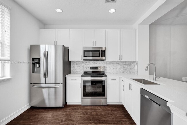 Primary Photo - 446 NE 2nd Ave