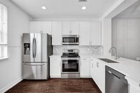 Building Photo - 446 NE 2nd Ave