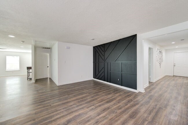 Building Photo - 5906 Hilary St