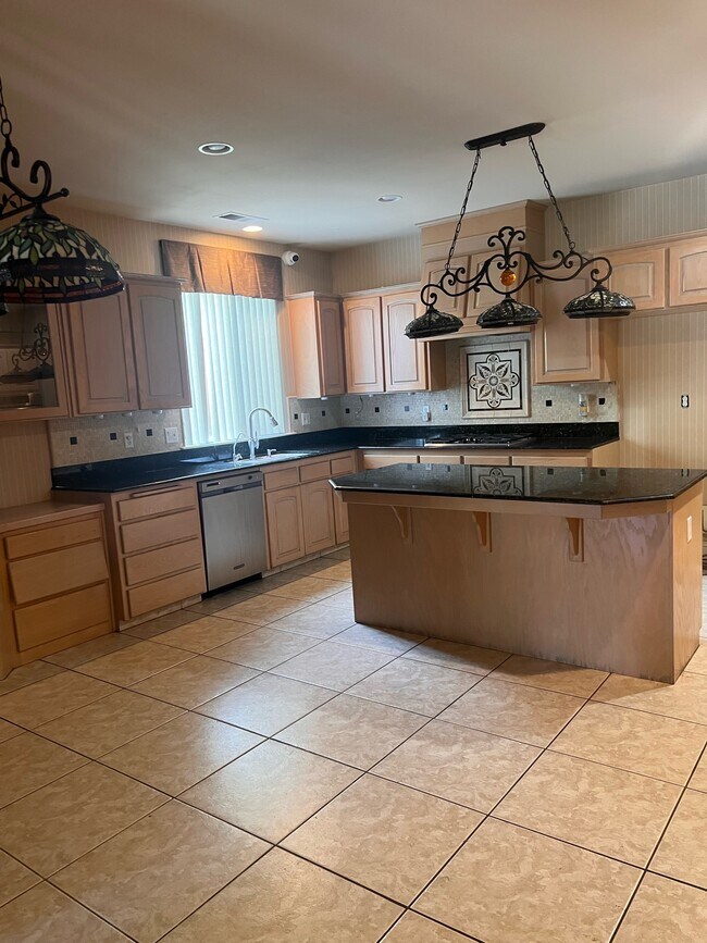 Building Photo - 2537 Deauville Cir