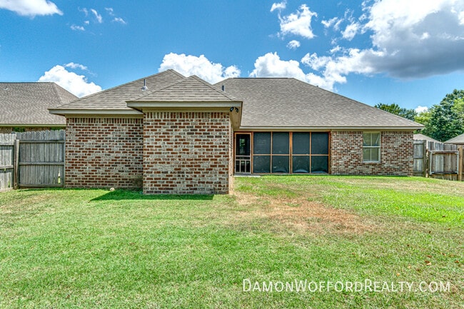 Building Photo - 117 Millhouse Drive