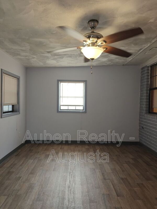 Building Photo - 3718 Byrd Rd