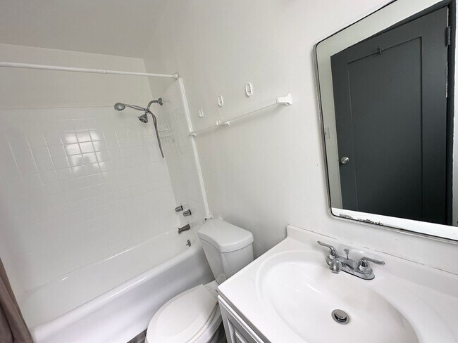 Building Photo - 832 Hilgard Ave