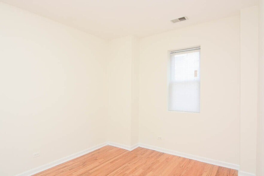 Building Photo - 920 W Dakin St