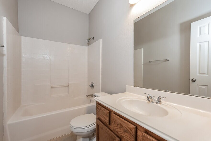 Building Photo - 2413 Wildwood Ln