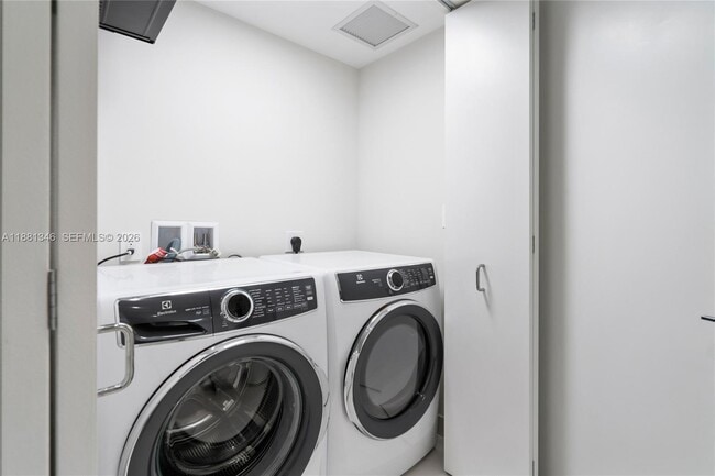 Building Photo - 1116 N Ocean Blvd