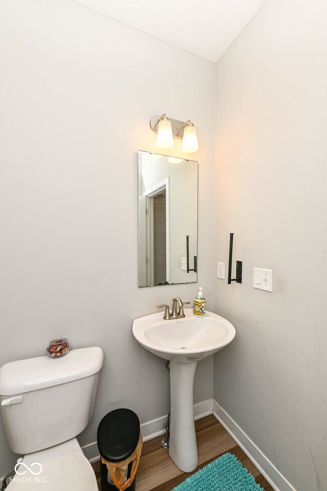 Building Photo - 9904 Delmore Dr