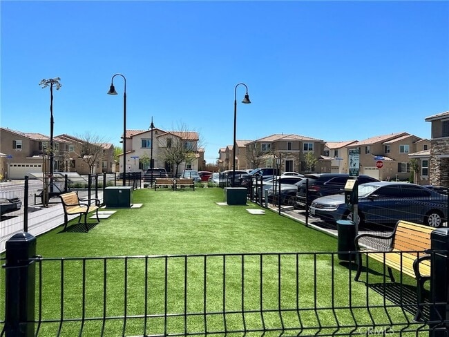 Building Photo - 136 Trellis Ct