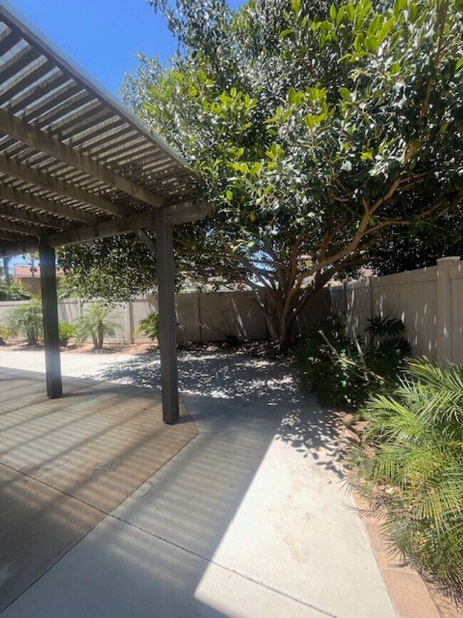 Building Photo - Beautifully Updated 5-Bedroom Home with City Views in Prime Corona Location