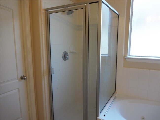 Building Photo - 14435 Long Meadow Dr