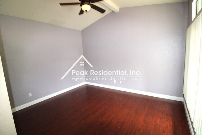 Building Photo - Spacious 3bd/2.5ba Antelope Home with 2 Ca...