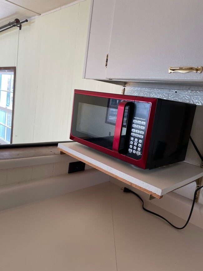 Building Photo - Comfortable 2+ Bedroom Mobile Home with Extra Storage and Enclosed Entries