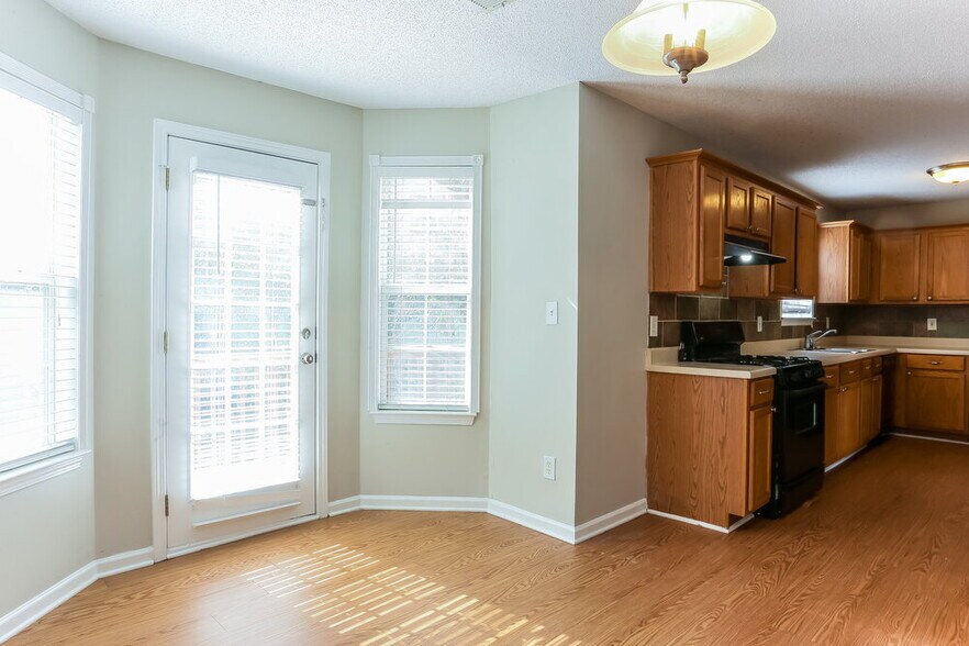 Building Photo - 5442 Beaver Lake Dr SW