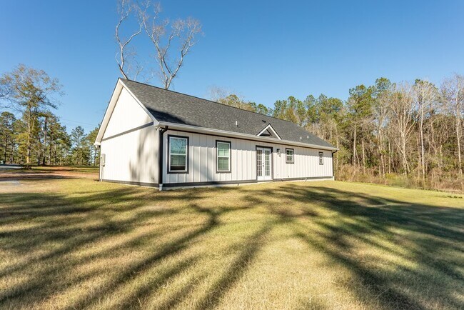 Building Photo - 823 Meridian Rd