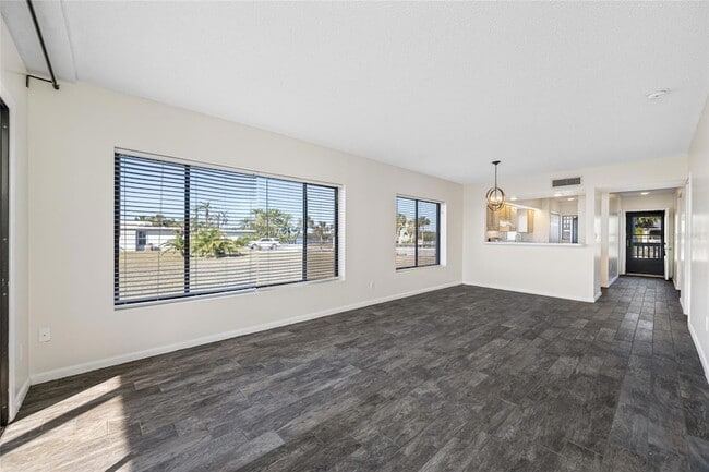 Building Photo - 828 Bahia Del Sol Dr