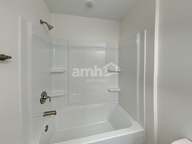 Building Photo - 825 Heavenly Dr