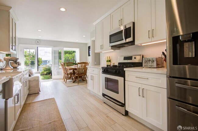 Building Photo - 3231 Fernside Blvd