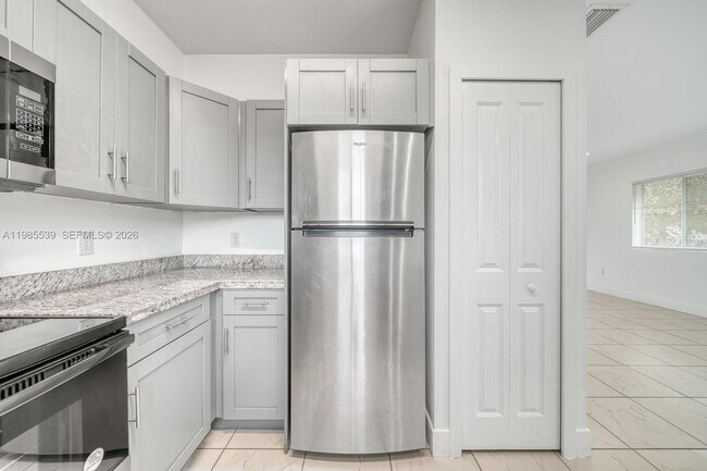 Building Photo - 14708 NE 7th Ave