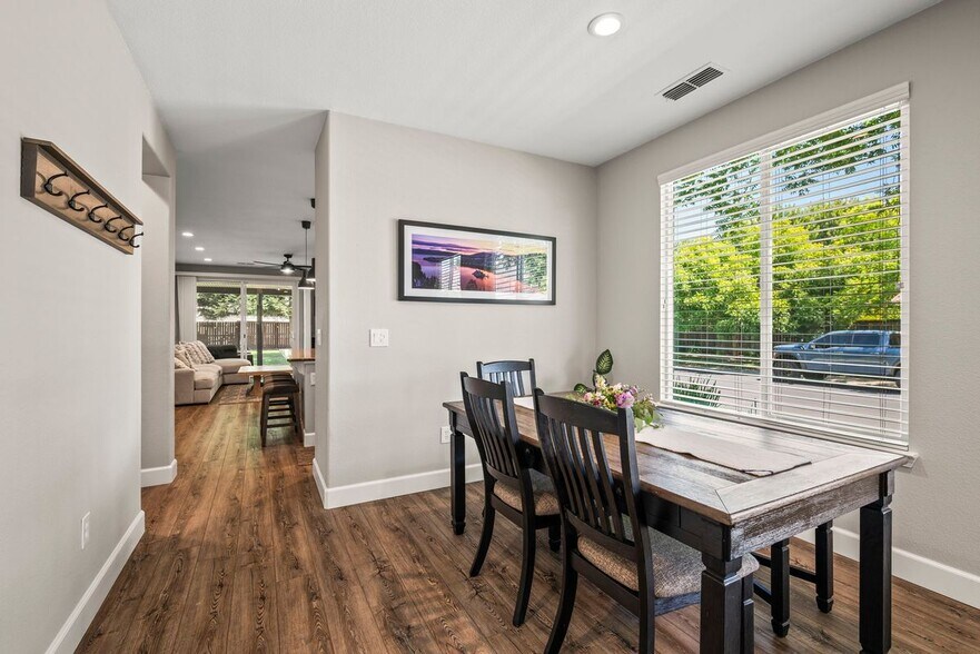 Building Photo - 100 Cropton Ct