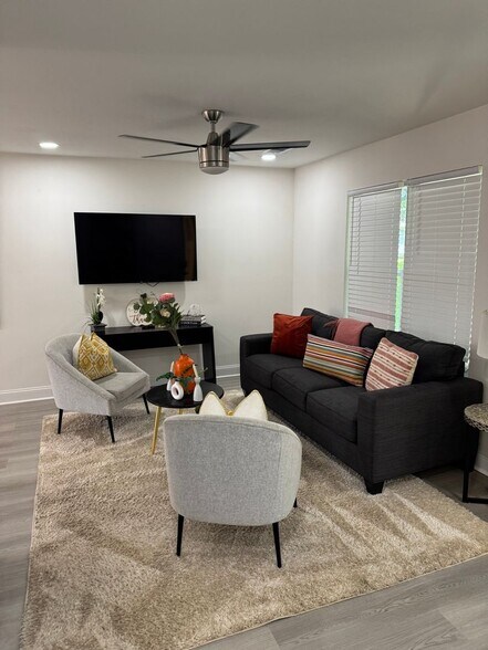 Building Photo - 3475 Meadowlane Pl SW