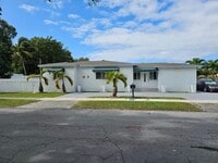 Building Photo - 520 NW 30th Ave