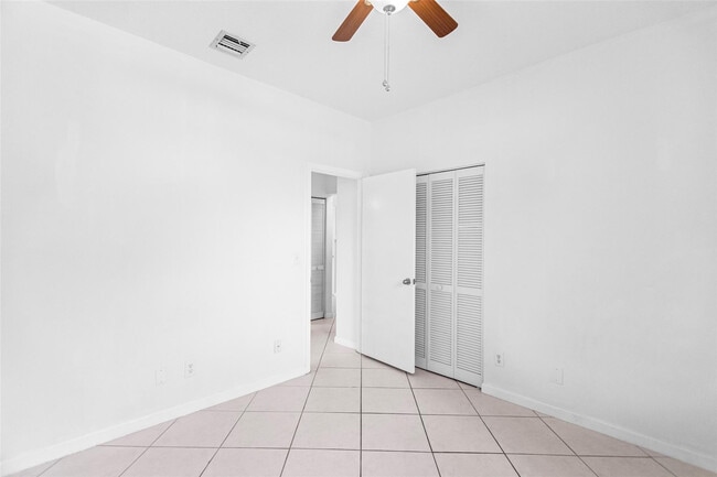 Building Photo - 15250 SW 49th Ct