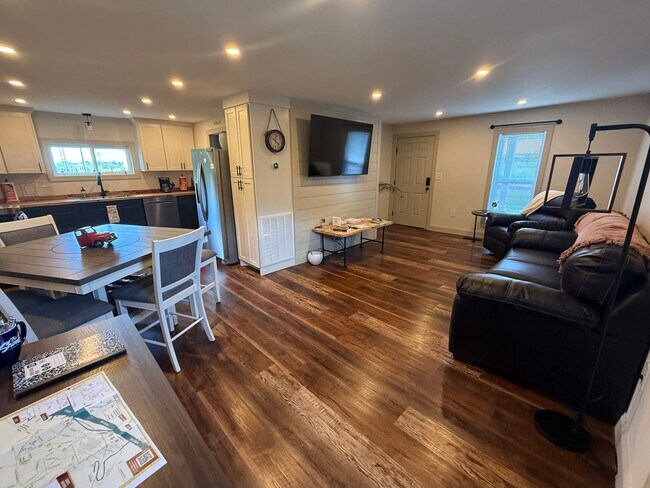 Building Photo - 2108 Veterans Dr