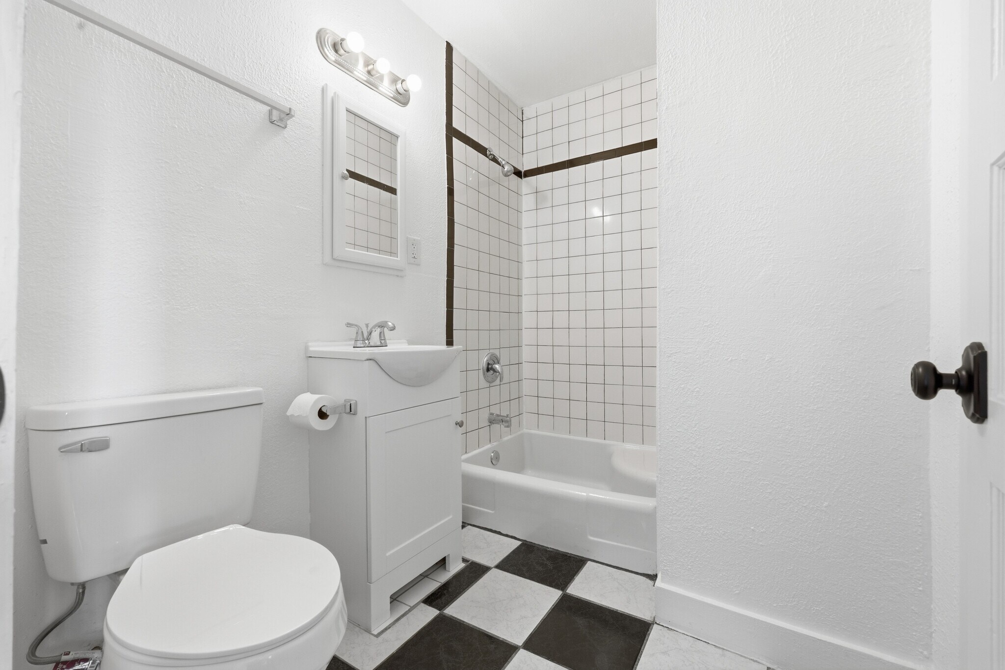 Bathroom - 2253 Herschel St