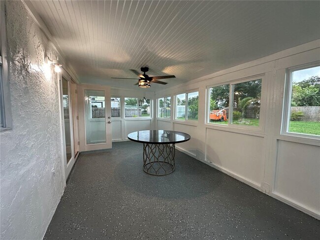 Building Photo - 4300 Avanti Cir