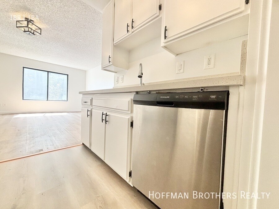 Building Photo - 11817 Victory Blvd