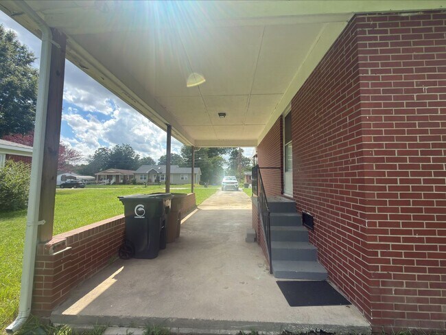 Building Photo - 1309 Ardmore Dr