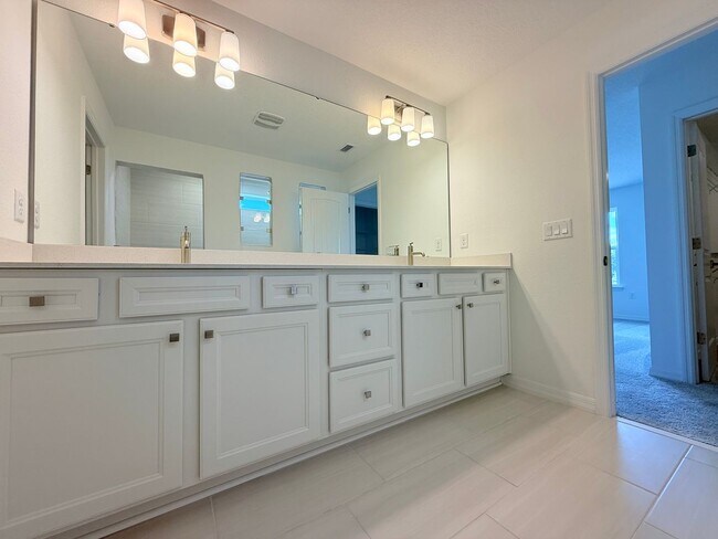 Building Photo - Sprawling 5BR/4.5BA Dream Home with 3-Car ...