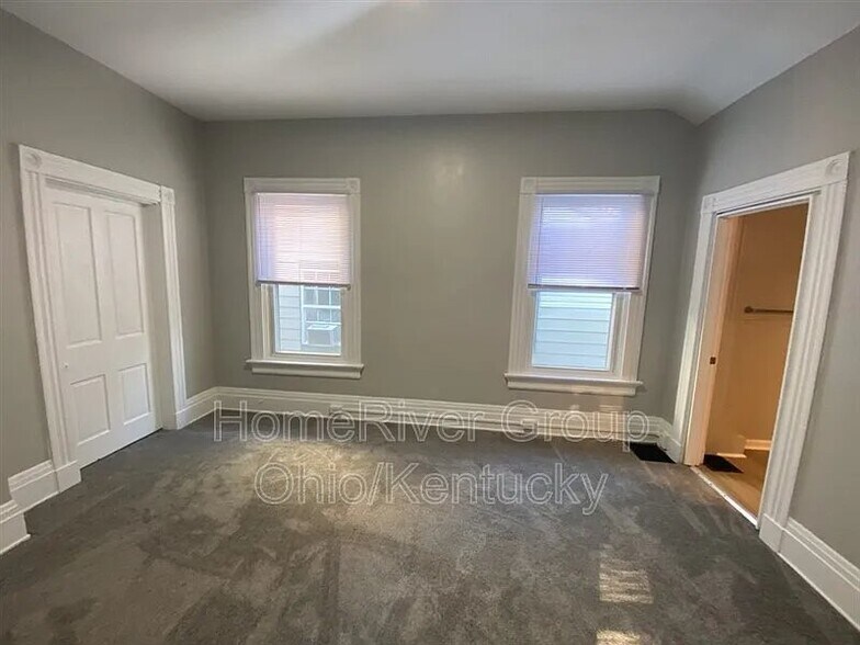 Building Photo - 329 E 16th St