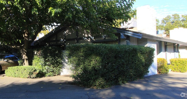 Building Photo - Peppertree