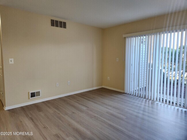 Building Photo - 9 Hackamore Ct