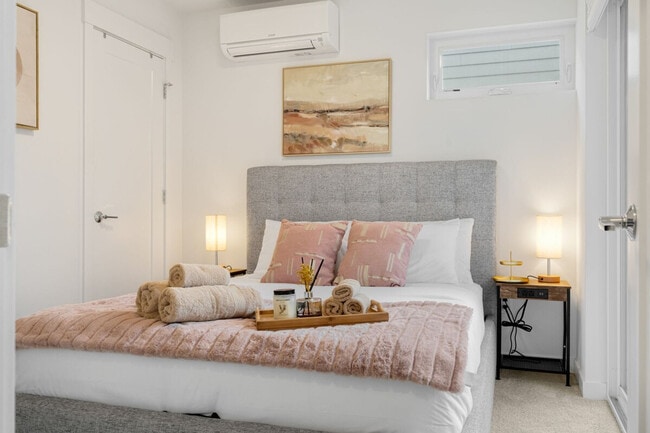 Building Photo - 620D 10th Ave E