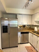 Building Photo - Oaks IV - NN202