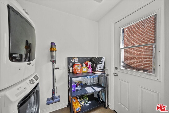 Building Photo - 6295 Ivarene Ave