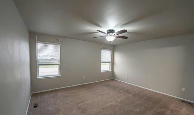 Building Photo - 2850 Denver Dr