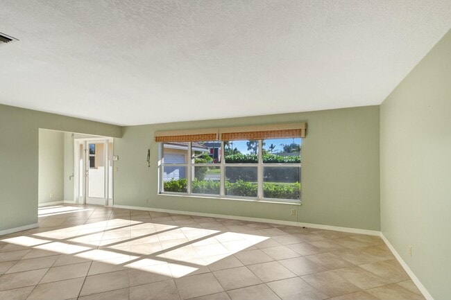 Building Photo - 1753 W Terrace Dr
