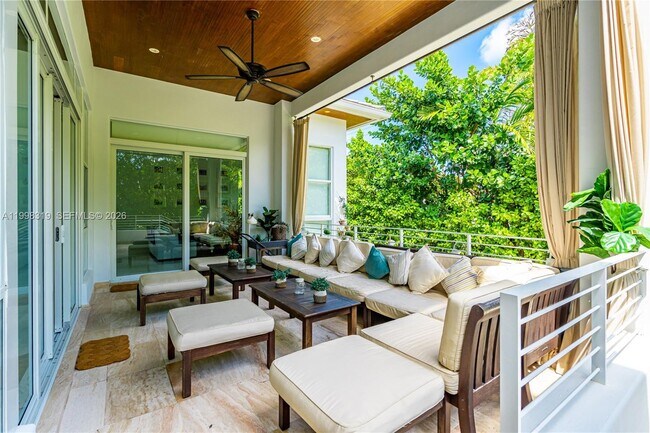 Building Photo - 435 Hampton Ln