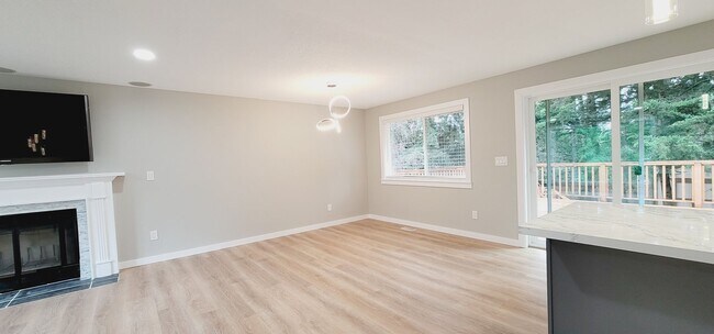 Building Photo - Stunning 4 bedroom House in an amazing location of Puyallup!