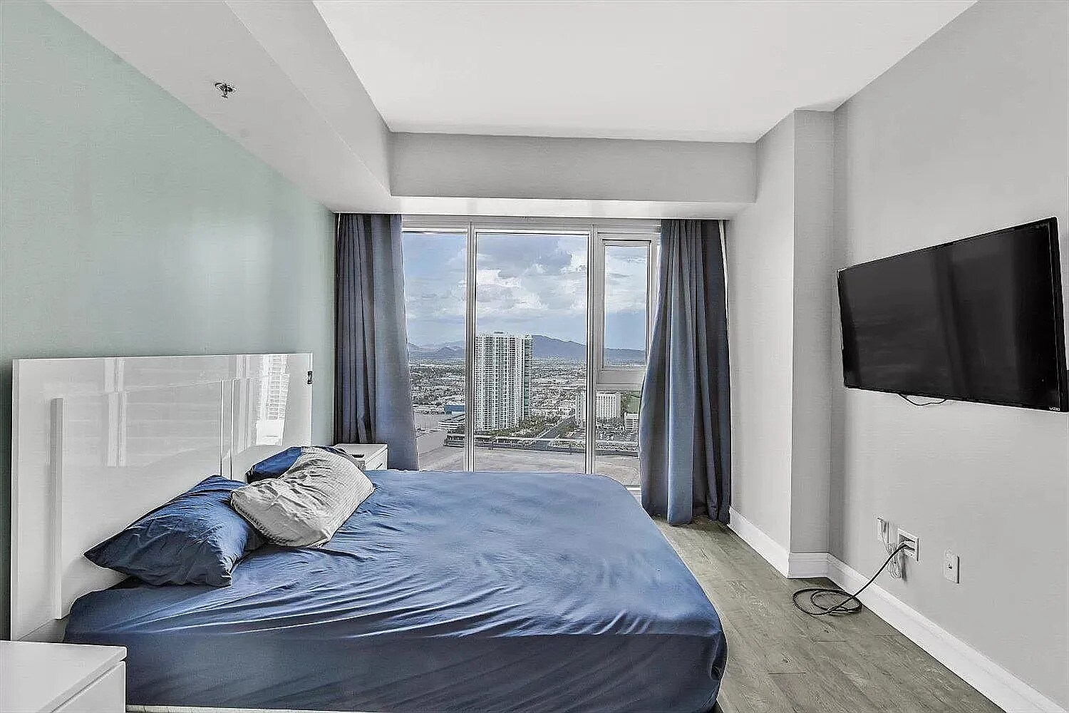 Building Photo - 2700 Las Vegas Blvd S