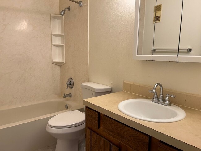 Building Photo - Quiet and Sunlit Townhome with Attached Garage and Washer/Dryer Included