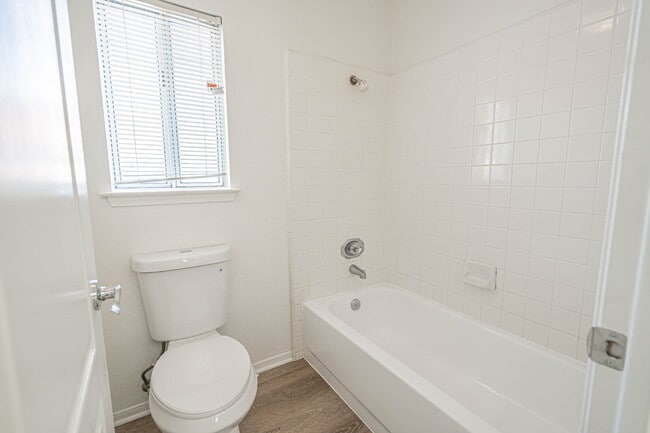 Building Photo - Charming Castaic Home