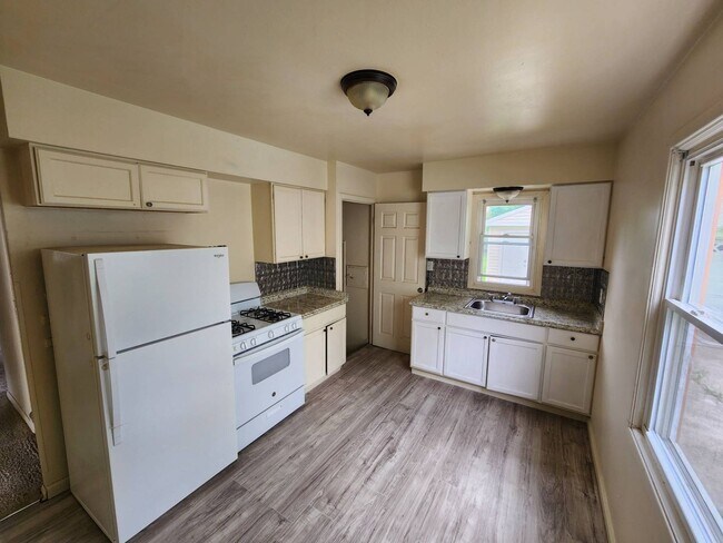 Building Photo - Move-In Special: Save $300 on This Charmin...