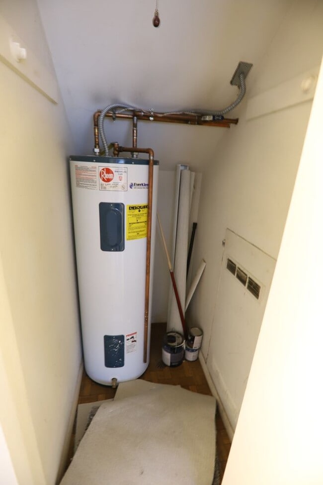 Building Photo - 257 Canby St