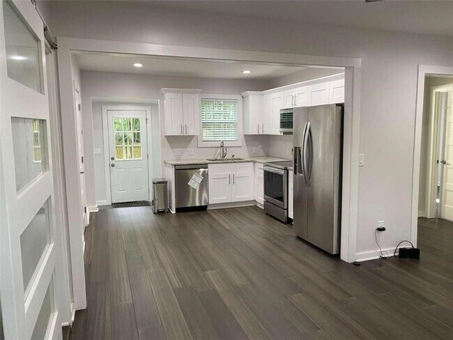 Building Photo - 1127 Dobbs Dr SE