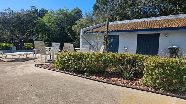 Building Photo - Beautiful 2BD 1.5BA Recently Remodeled Condo in Forest Park Plaza